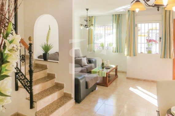 DOM RZĘDOWY - Odsprzedaż - TORREVIEJA - 