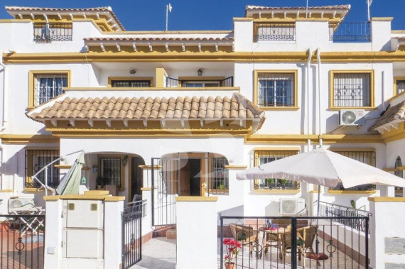 DOM RZĘDOWY - Odsprzedaż - TORREVIEJA - 