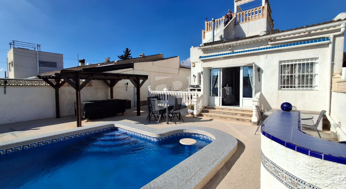 Villa · Segunda Mano TORREVIEJA · Piscinas naturales
