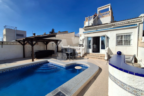 Villa - Segunda Mano - TORREVIEJA - Piscinas naturales