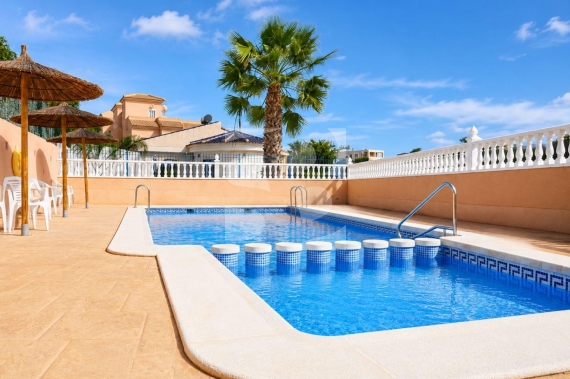 DOM RZĘDOWY - Odsprzedaż - ORIHUELA COSTA - 